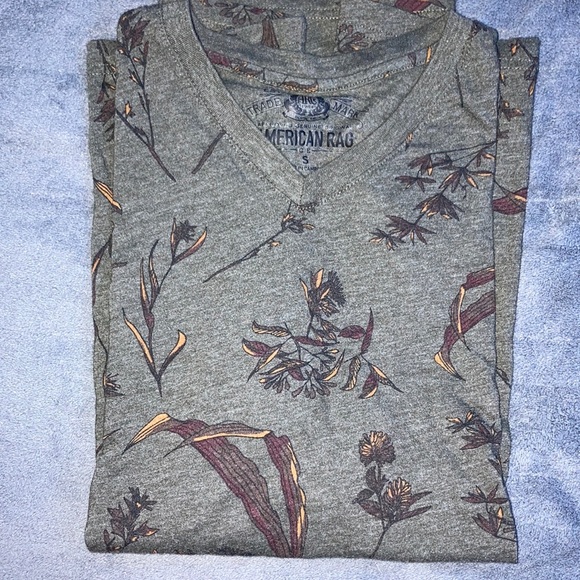 American Rag Other - AR men’s v-neck tee